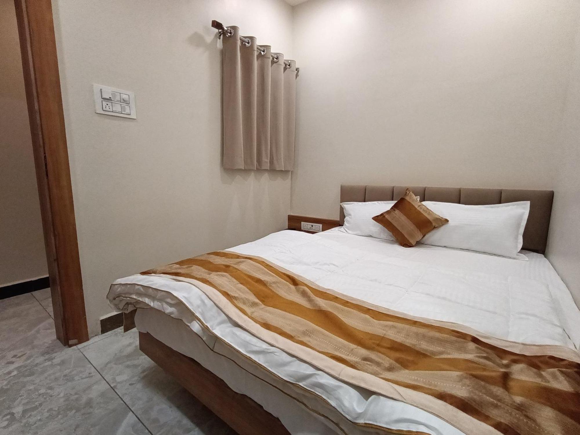 Shree Shyamraj Hotel Ujjain Esterno foto