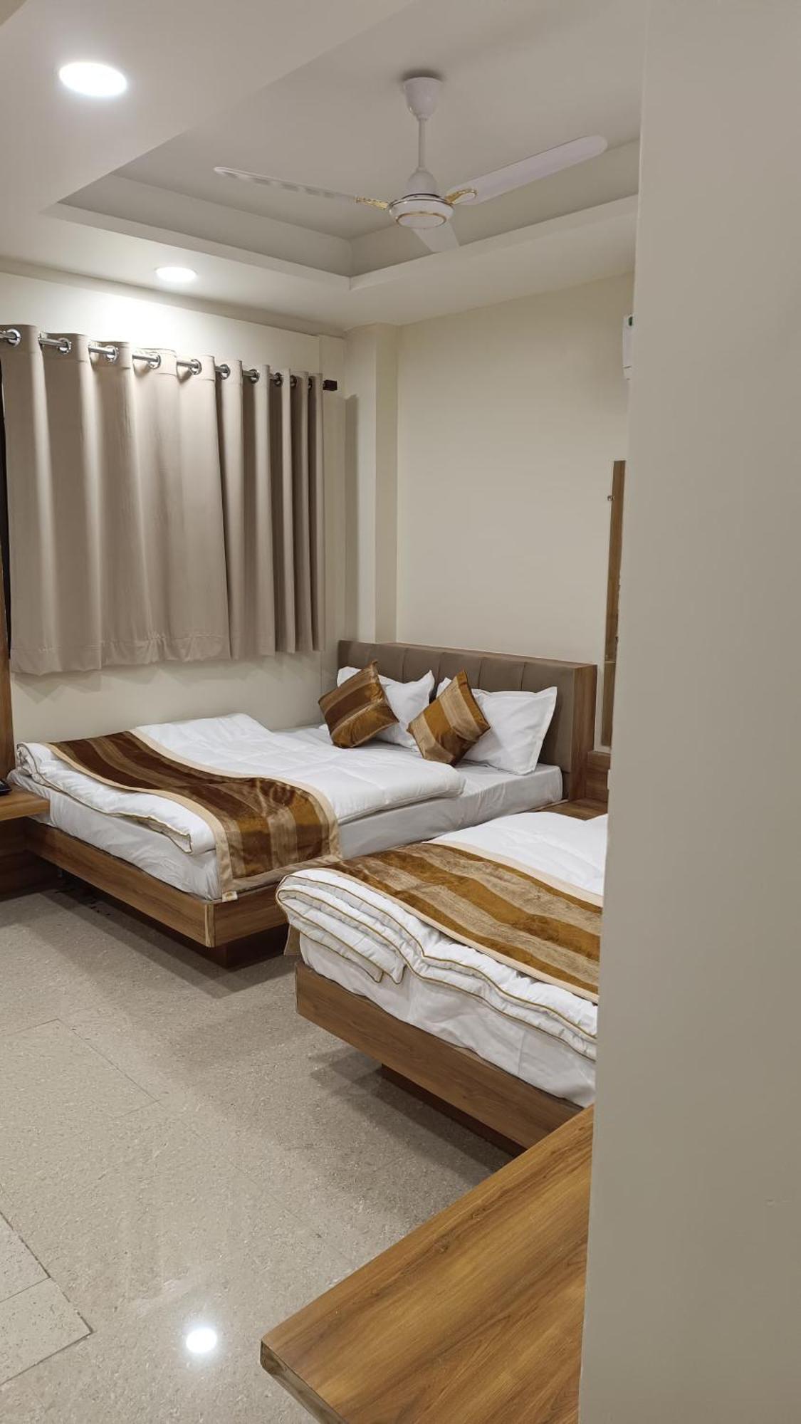 Shree Shyamraj Hotel Ujjain Esterno foto