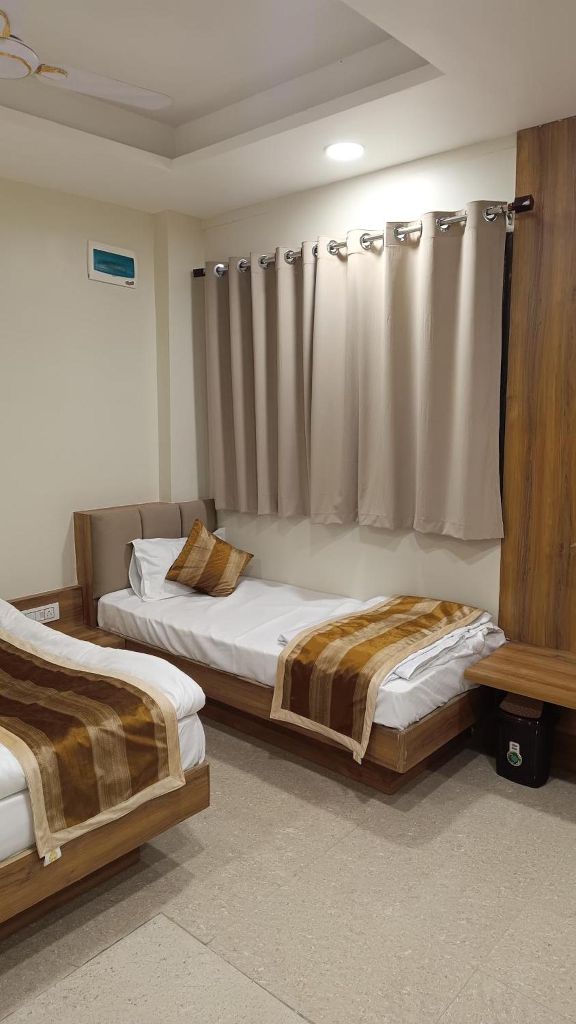 Shree Shyamraj Hotel Ujjain Esterno foto