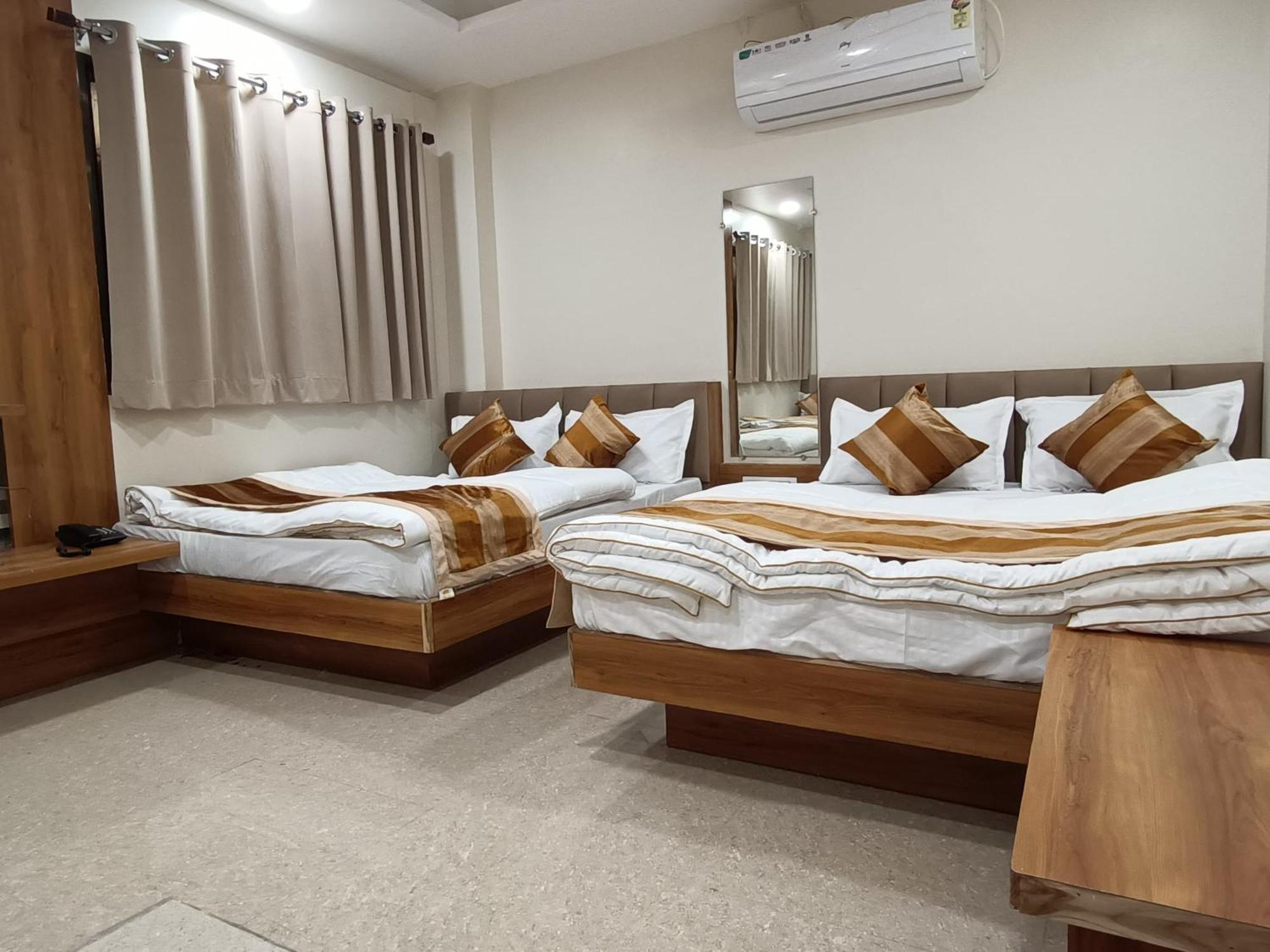 Shree Shyamraj Hotel Ujjain Esterno foto