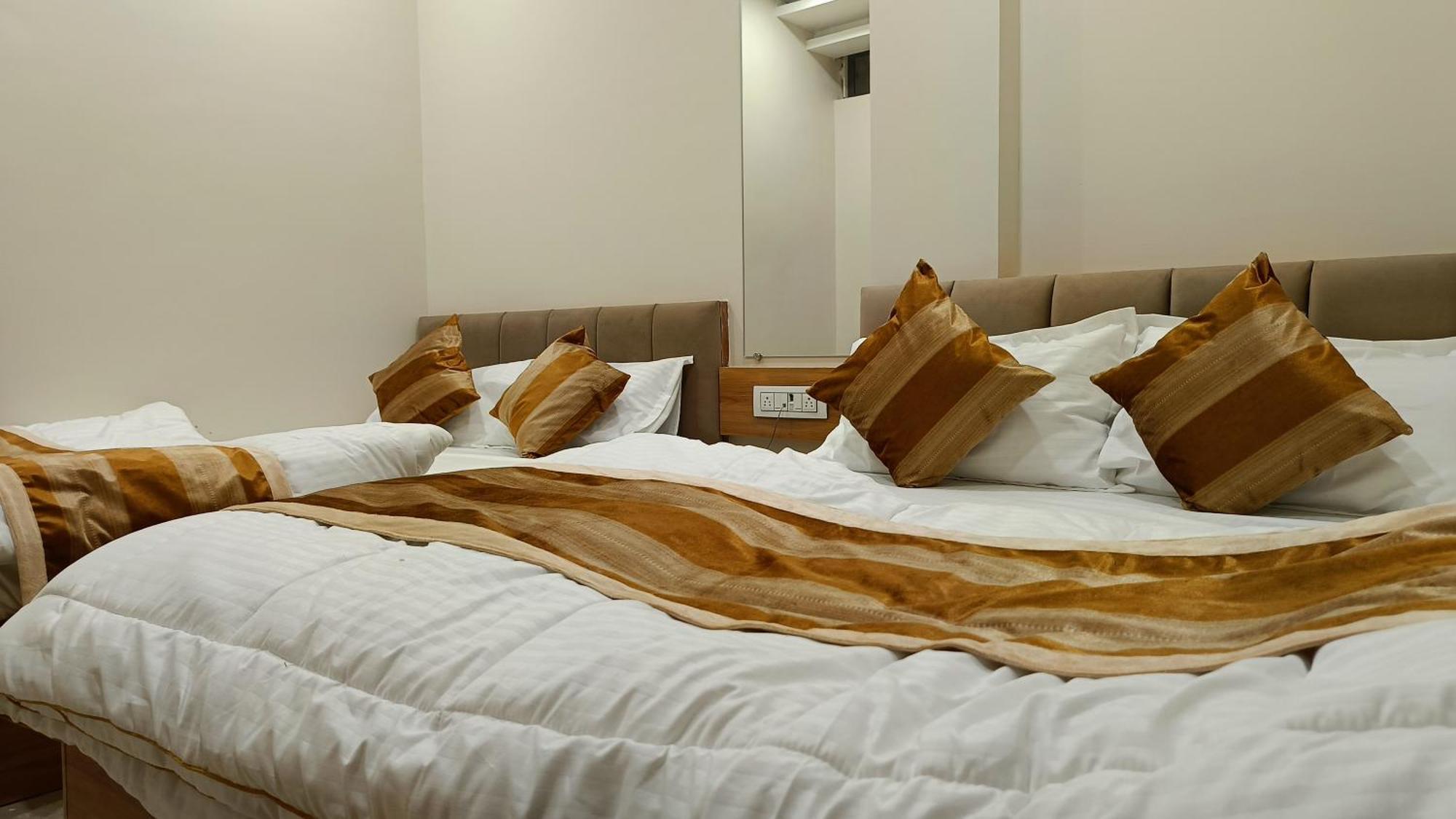 Shree Shyamraj Hotel Ujjain Esterno foto