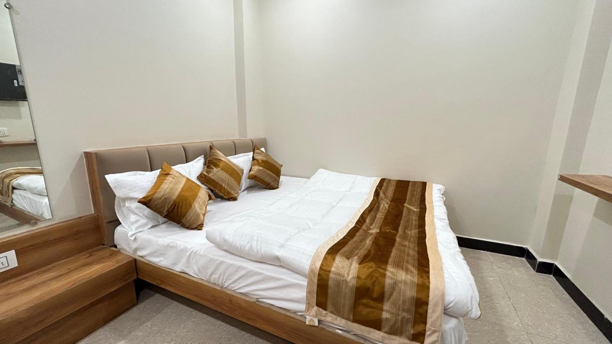 Shree Shyamraj Hotel Ujjain Esterno foto