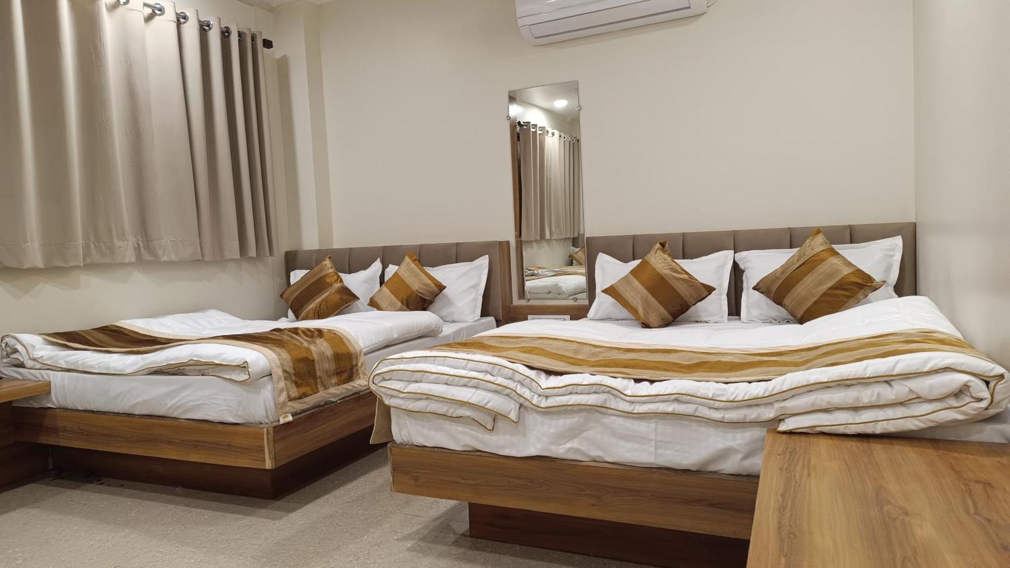 Shree Shyamraj Hotel Ujjain Esterno foto