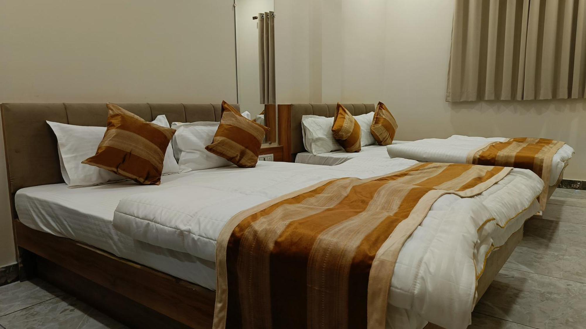 Shree Shyamraj Hotel Ujjain Esterno foto