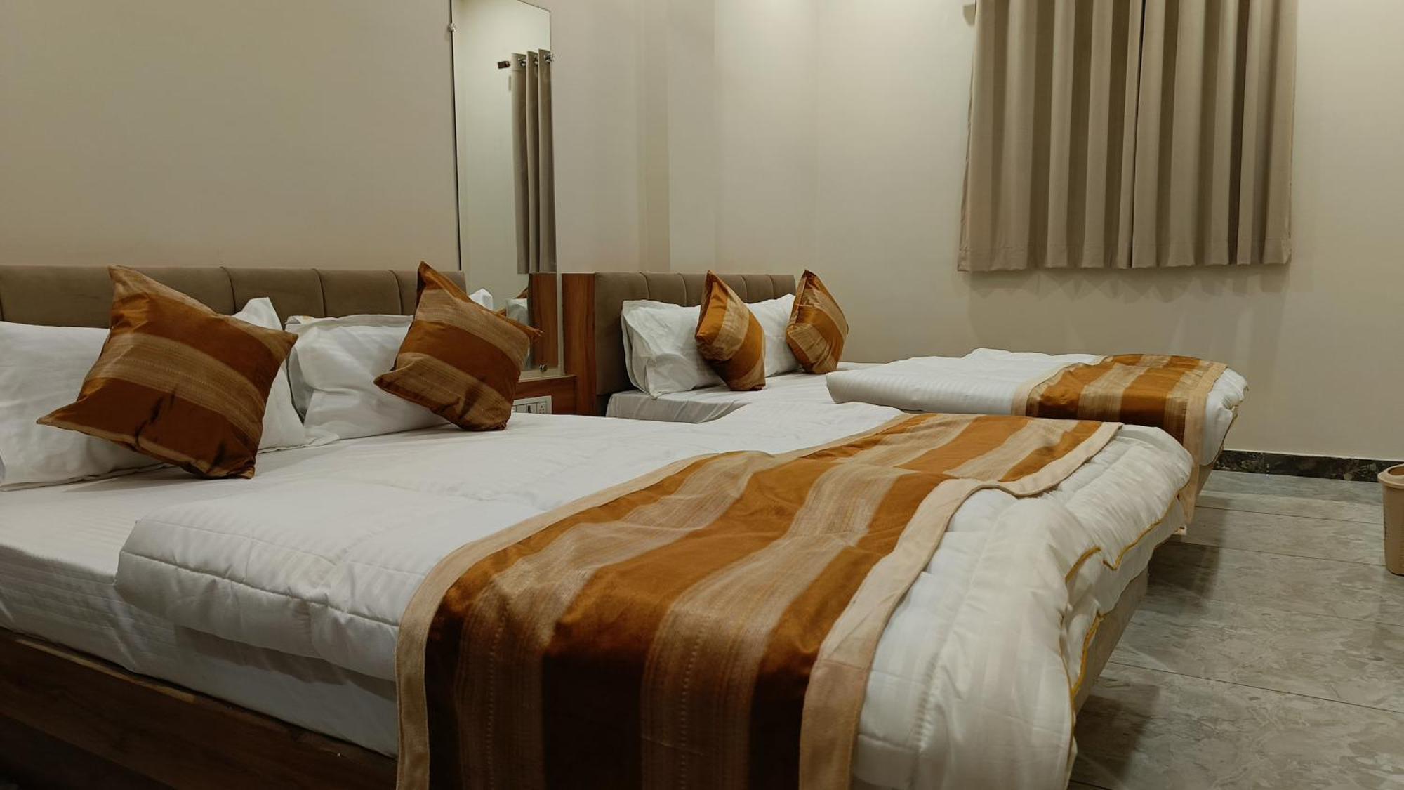 Shree Shyamraj Hotel Ujjain Esterno foto